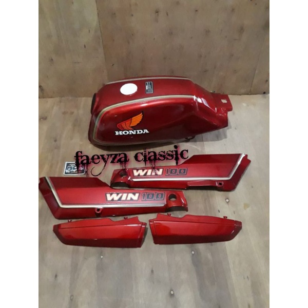 Tangki plus cover body sett Honda win 100 Thn 1998 warna Merah. Limited edition