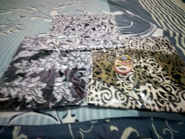 Hem Batik Kencana Hitam | Atasan Pria Batik Modern Batik Pria Motif New Sekar Warna Merah Pekalongan