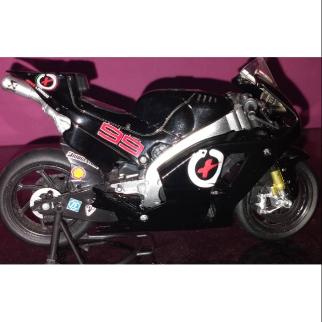Miniatur motor diecast motogp Jorge Lorenzo 99 skala 1:12