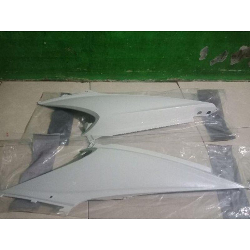 Cover Body Samping kiri dan kanan Beat Karbu ori AHM