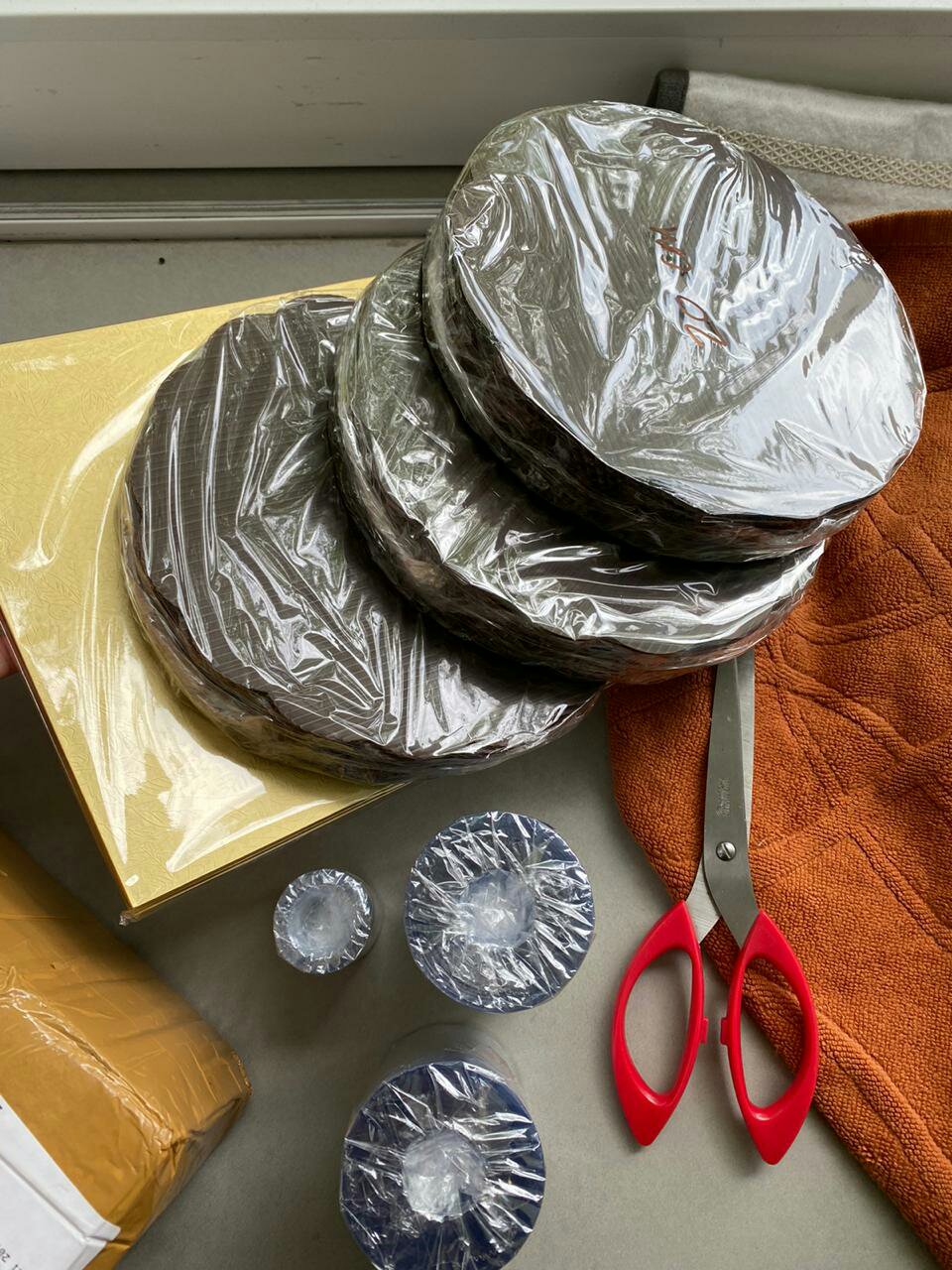 Tatakan Kue / Cake Kotak Gold 22 Cm Isi 5 Pcs