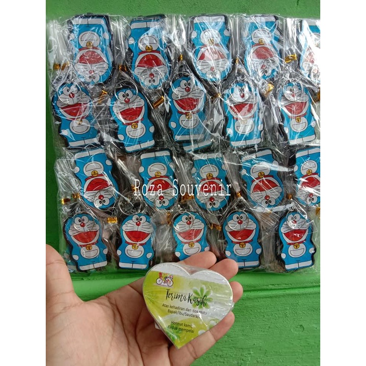 

300 Pcs Souvenir gantungan kunci DORA EMON DAN FREE 300 PCS KARTU UCAPAN
