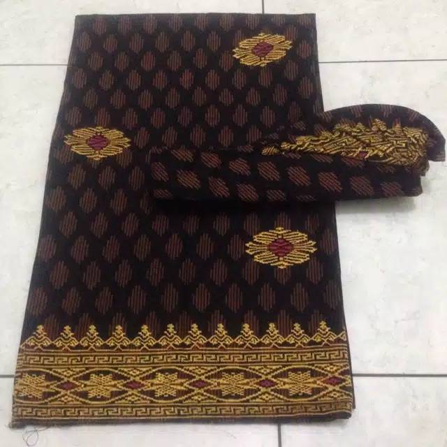 Set udeng dan saput bali