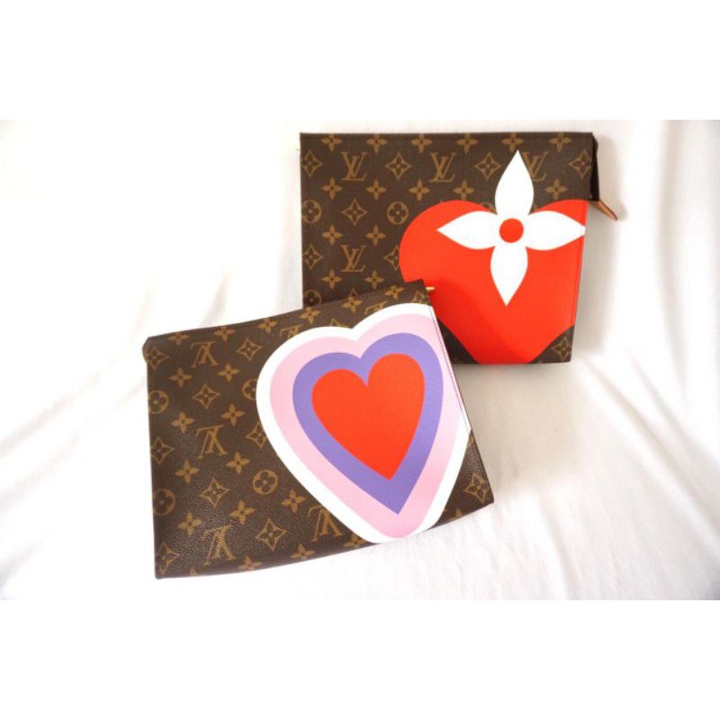 READY LV Toiletry Game On 
@15000000
Complete set