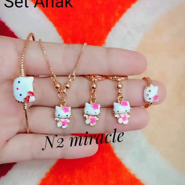 1 set perhiasan anak.