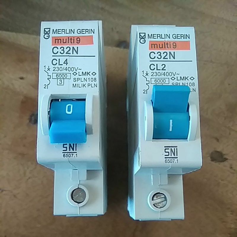 MCB miniature circuit breaker - pengaman / pembatas arus listrik multi