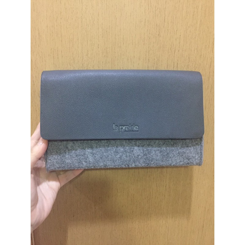 LA PRAIRIE POUCH WITH ZIPER