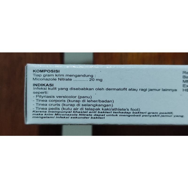 Miconazole Salep 10 Gram / Mengatasi Gatal disebabkan Jamur / Panu / Kurap / Kutu Air