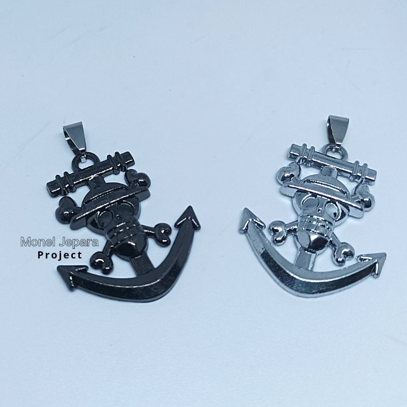 Liontin One Piece Putih &amp; Hitam Besar Metal Pria