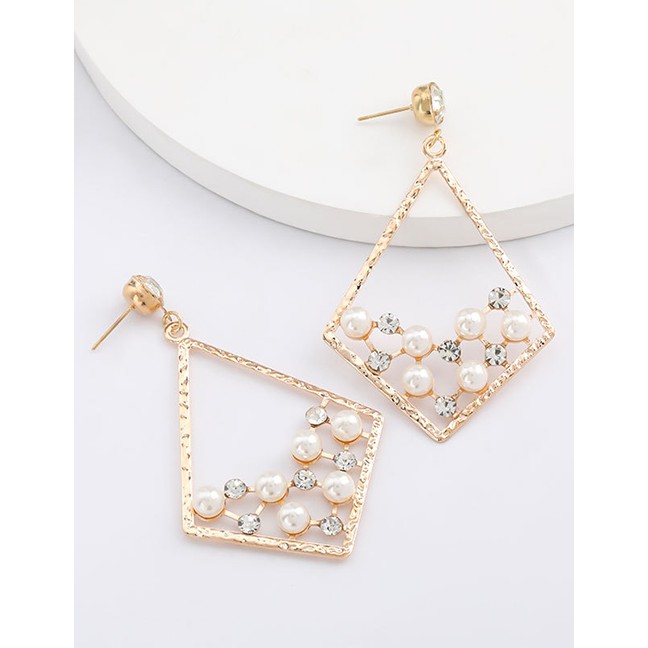 LRC Anting Tusuk Fashion Golden Diamond Alloy Acrylic Diamond Pearl Earrings K10051