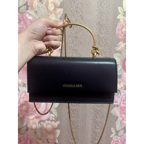 Preloved Tas Charles and Keith Original size S.