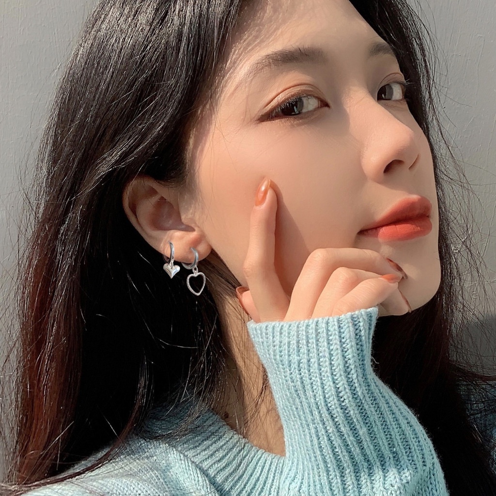 Anting Tusuk Asimetris Bentuk Hati Hollow Casual Simple Untuk Wanita