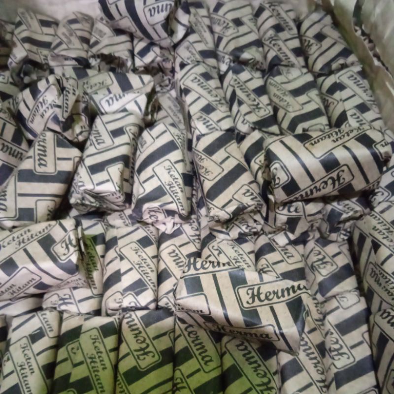 

Dodol Garut Ketan Hitam Kertas Kemasan 1 kg