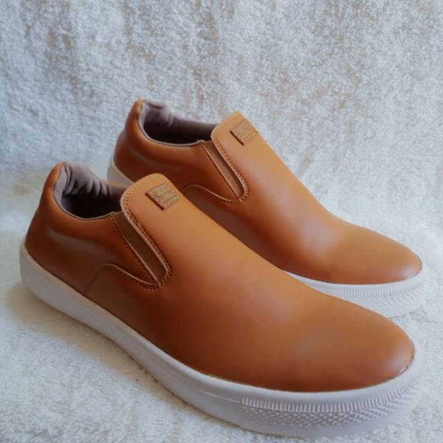 Sepatu casual bee prince 0026