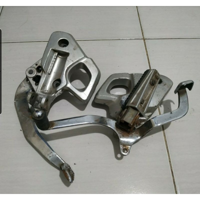 

footstepyamahascorpioNew