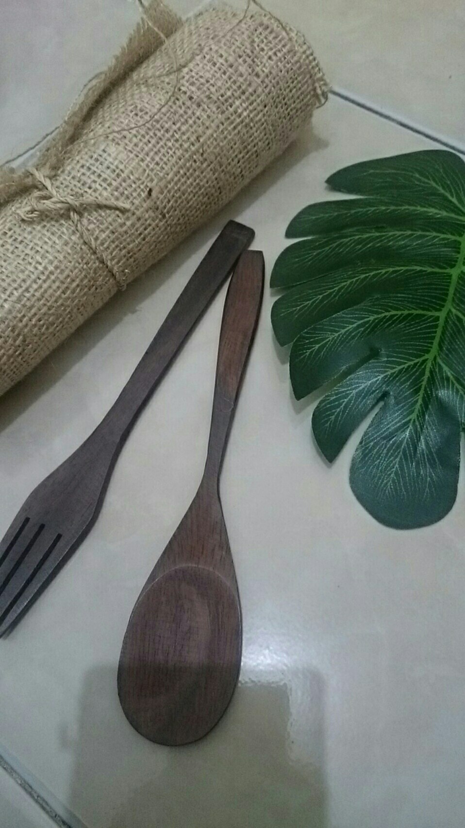 Paket Properti Foto (kain Goni Nat 50cm, Monstera Utuh, Sendok Garpu Kayu Sono S)
