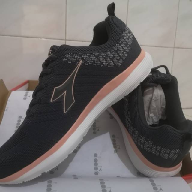 Sepatu diadora ori