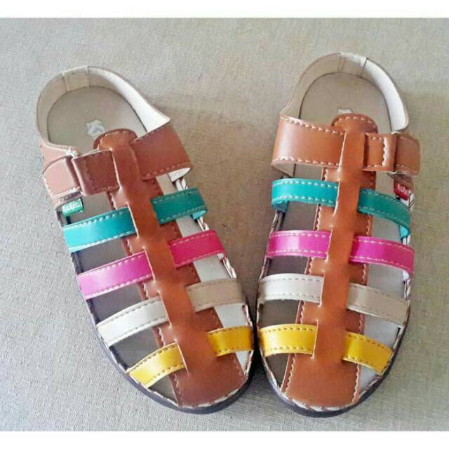 Sepatu sandal anak perempuan kickers tan