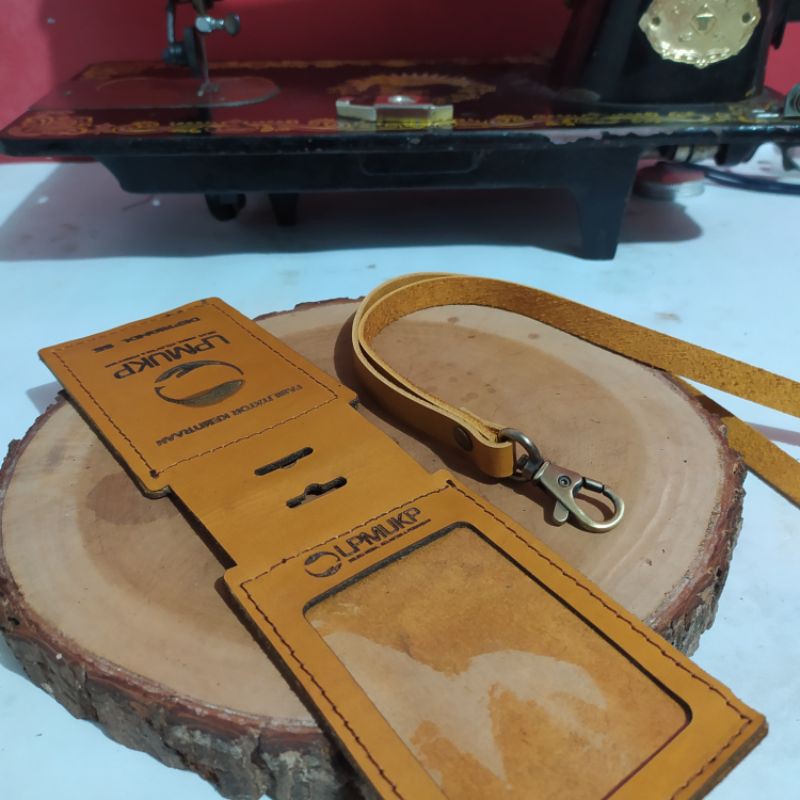 

Name Tag Kulit Asli / Id Card Holder Custom / Holder Kulit Flip Custom Gratis Grafir Sultan Leathers
