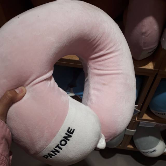 [Miniso] Bantal Leher Pantone SALE 50%