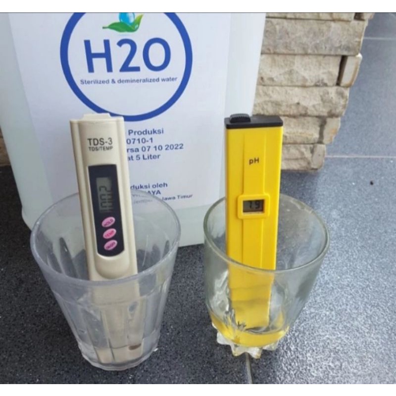 H2O(Aquadest)-air destilasi-air murni-air suling.