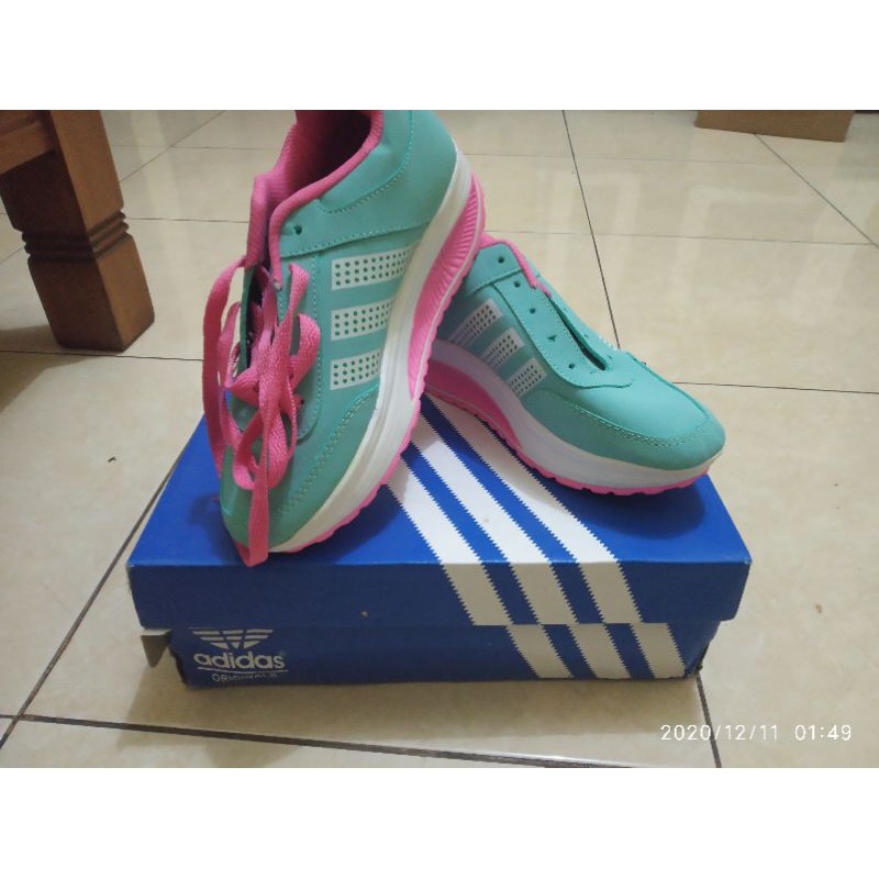 sepatu adidas wanita original