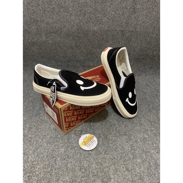 Sepatu Slip on OG SMILE Black white Premium BNiB Made in Cina