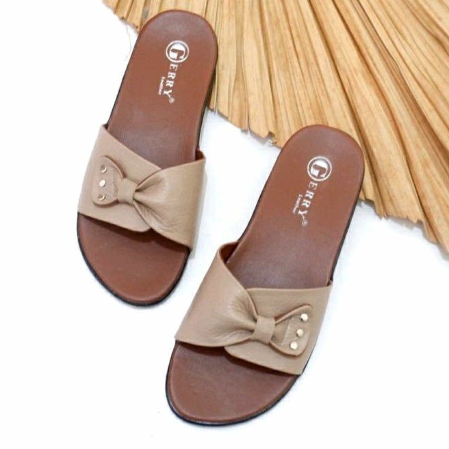 Sandal Kulit Wanita