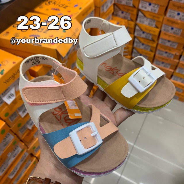 Sepatu anak perempuan Yongkidz