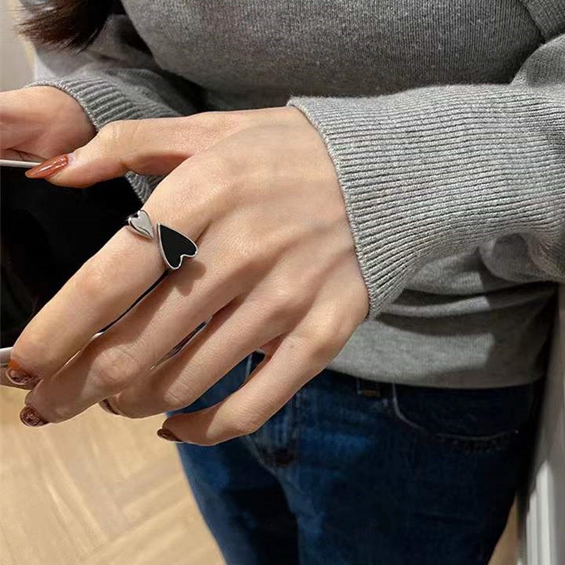 Cincin Model Terbuka Adjustable Bentuk Hati Warna Hitam Gaya Korea