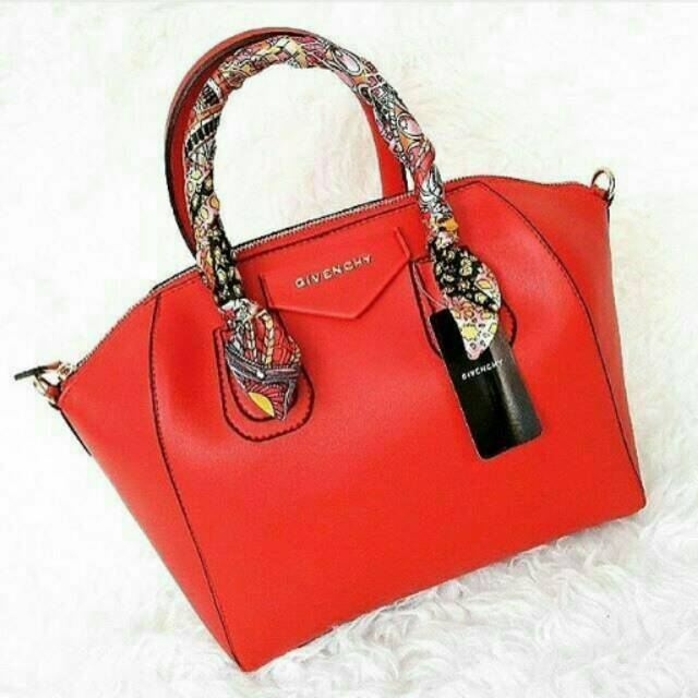SALE LEBARAN Givenchy Antigona Medium