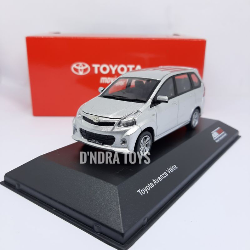 Diecast Mobil Toyota Avanza Veloz Silver Miniatur Mobil Toyota Auto 2000 Skala 1:43 Murah