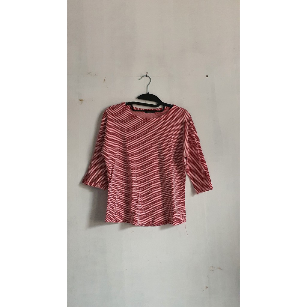 [Preloved] Kaos Wanita | Kaos Details | Kaos Bekas | Atasan bekas wanita | Kaos Merah Wanita