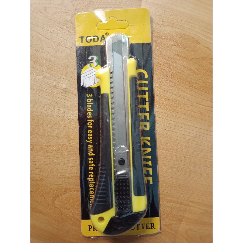 

Cutter JUMBO cutter besar tajam tidak licin ( Ada REFILL 2 buah pisau dalam kemasannya)
