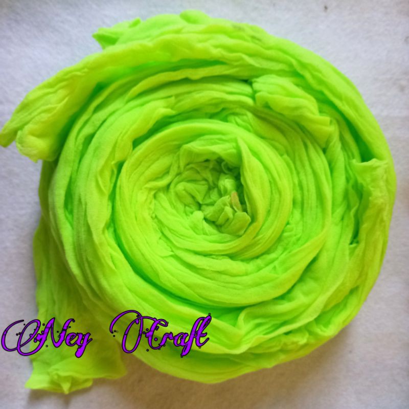 kain stoking polos hijau stabilo / kain stoking bunga polos / kain nylon