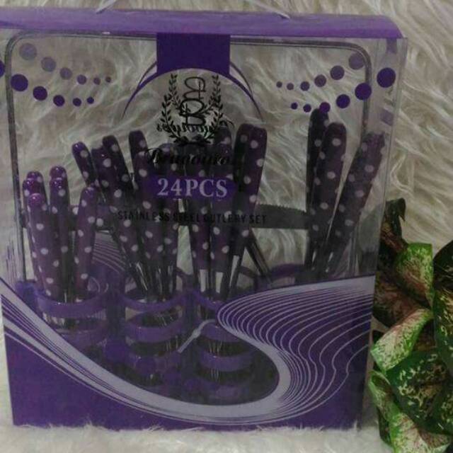 Sendok set polkadot ungu