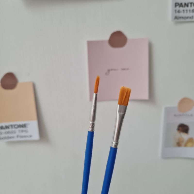 

kuas alat lukis mewarnai. kuas gepeng. kuas lancip. art tools