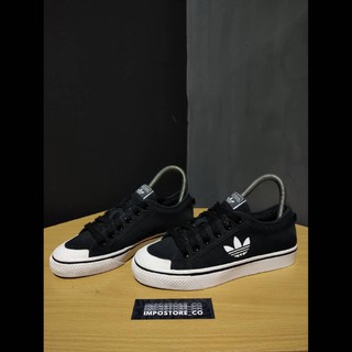 black adidas nizzas
