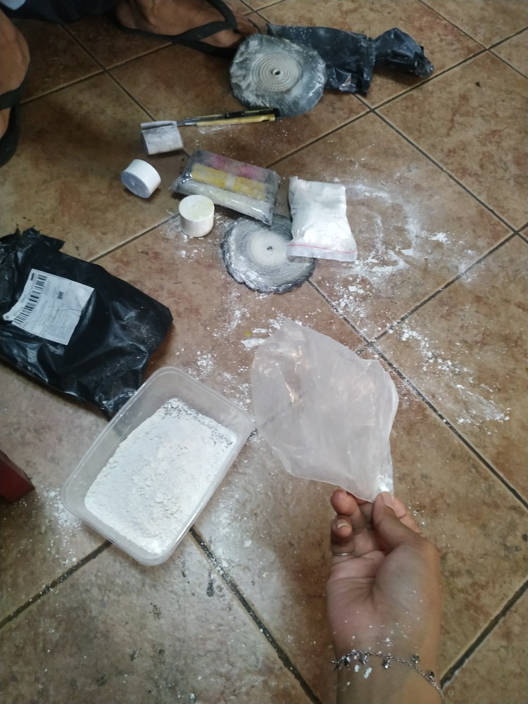 Kain Poles Finishing