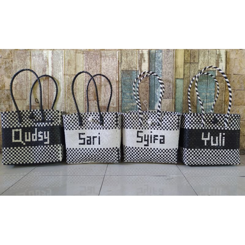 Totebag / Tas Anyaman / Tas Anyaman Plastik / Tas Monokrom Artikla (Tas Monokrom Sulam Nama)