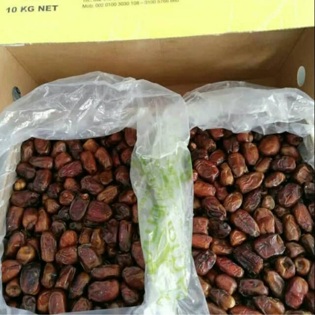 

Kurma mesir premium per box isi 500g