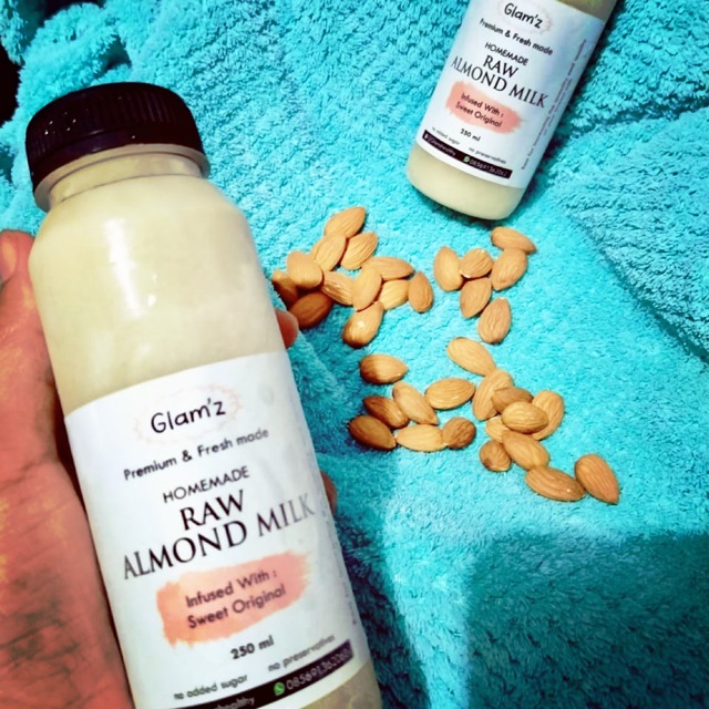 

Glam’z raw almond milk