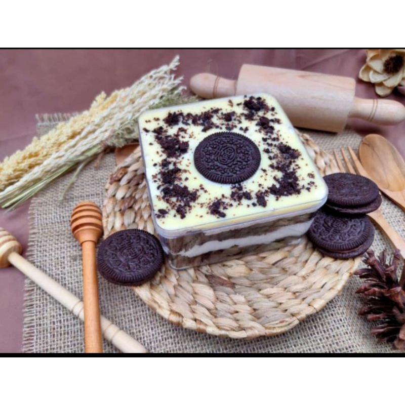 

Dessert Box Cookies and Cream