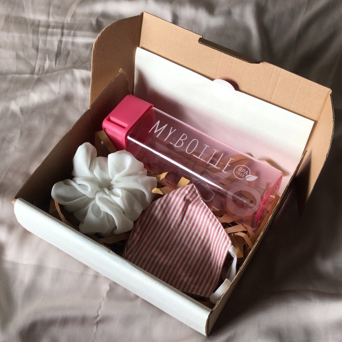 

Hampers Kado Ulang Tahun Birthday Wedding Wisuda Cewek Wanita Murah S3 - S1 - BARU