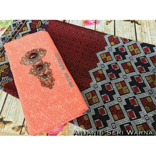 Batik anjani pekalongan halus dan tidak mudah luntur.