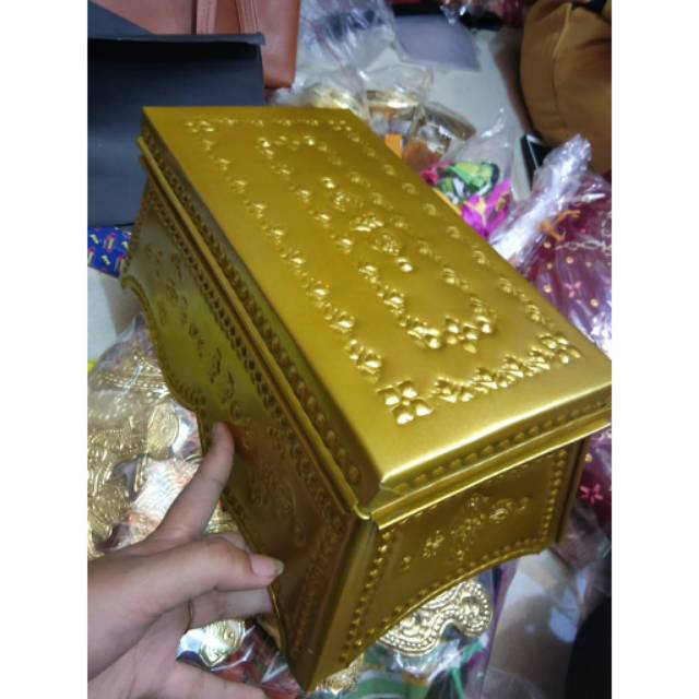 

TEPAK SIRIH ISI GOLD