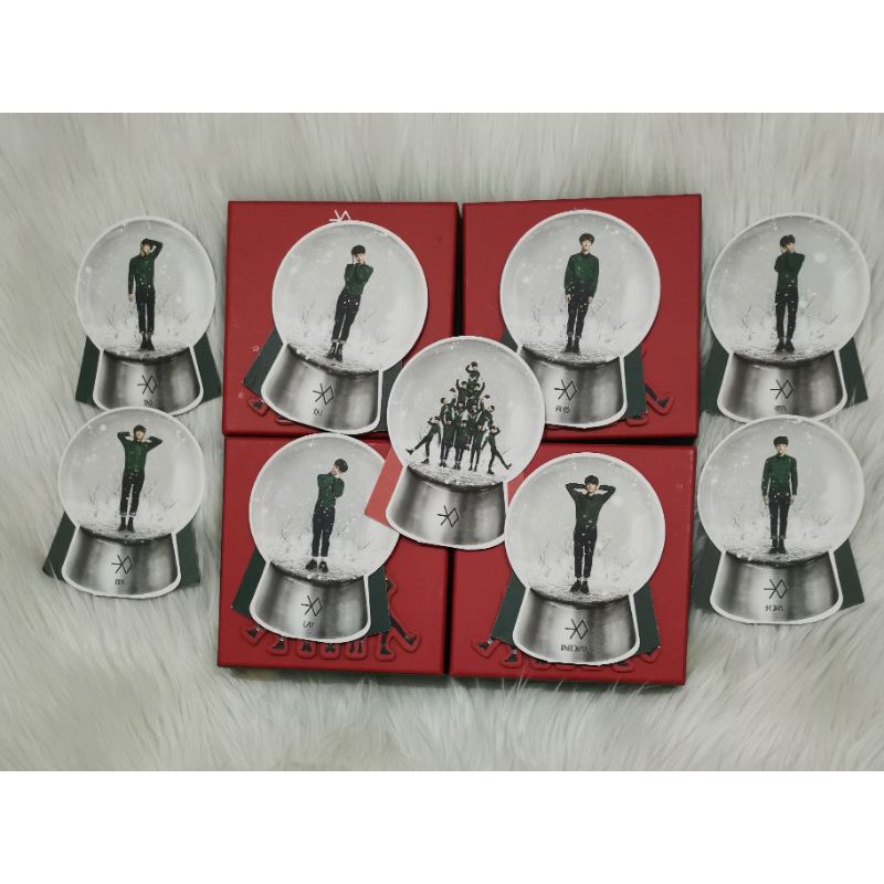exo miracle in December album Chinese version with snow globe