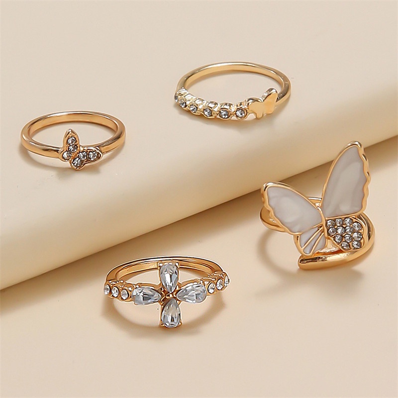 4pcs / Set Cincin Desain Butterfly Aksen Berlian Untuk Wanita