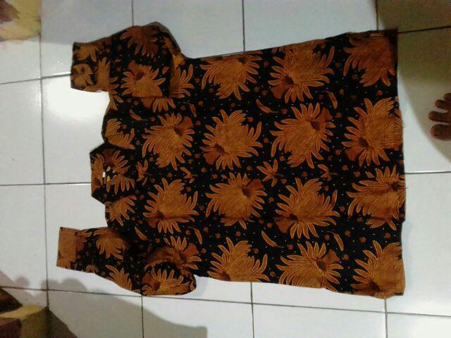 Kemeja Hem Batik Pria Lengan Panjang Pari Tengah