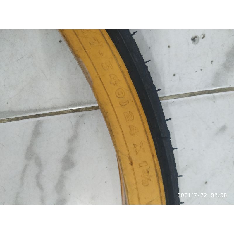 Ban Luar Lucky Stone 24 x 1 3/8